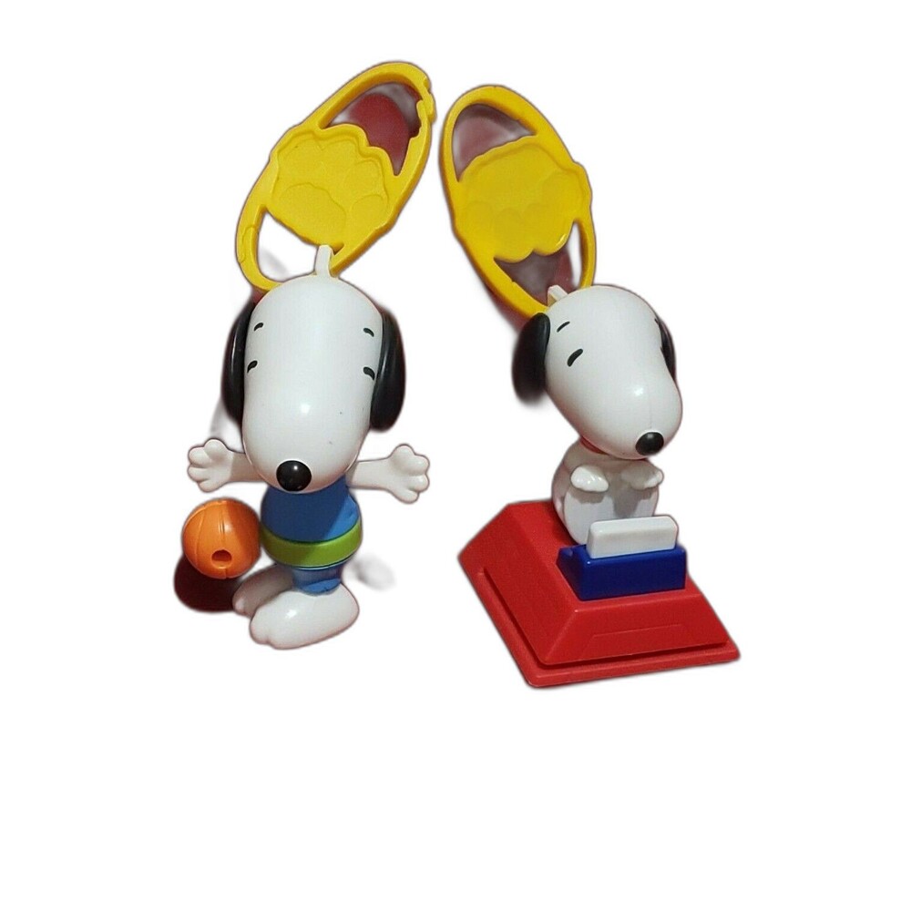 Snoopy Peanuts Set of 2 Plastic Action Happy Meal Toys Made for McDonald's 2018